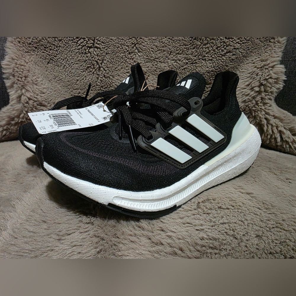 Adidas Ultraboost Light Kids shoes sz 5